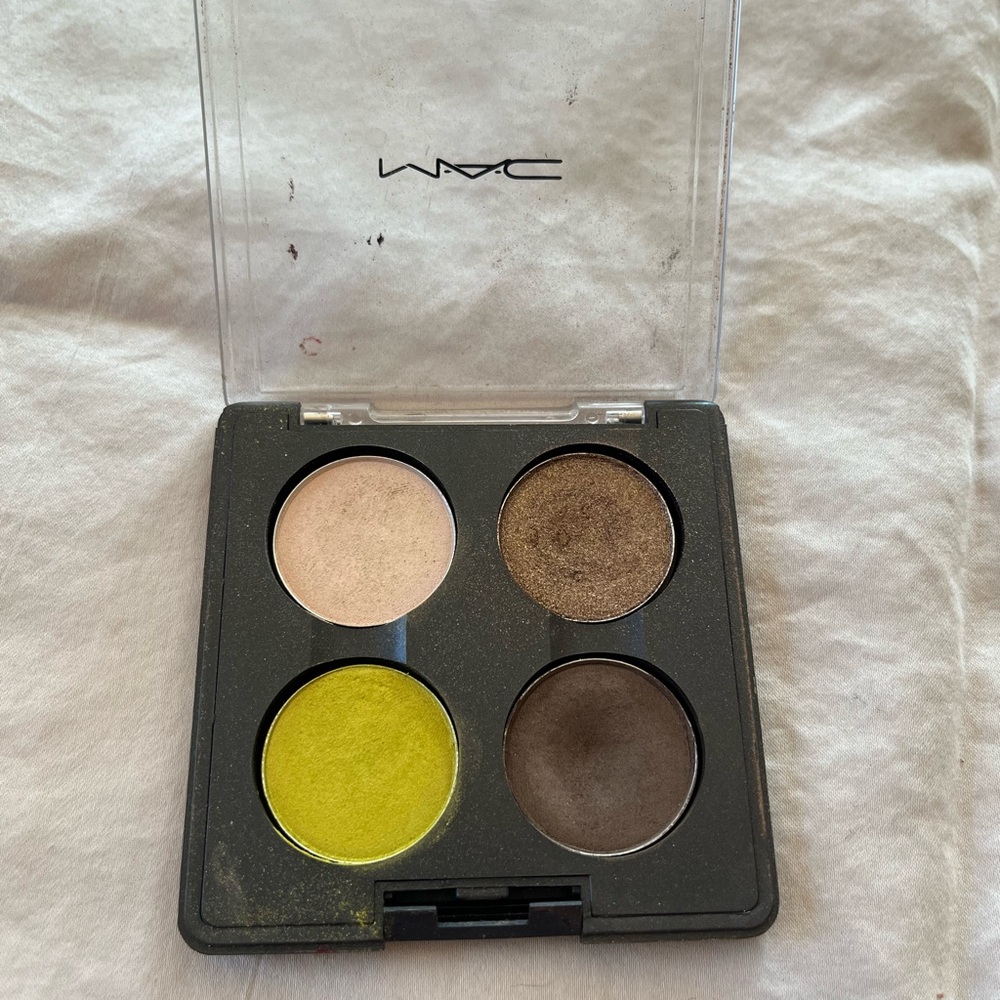 MAC tempting eyeshadow palette